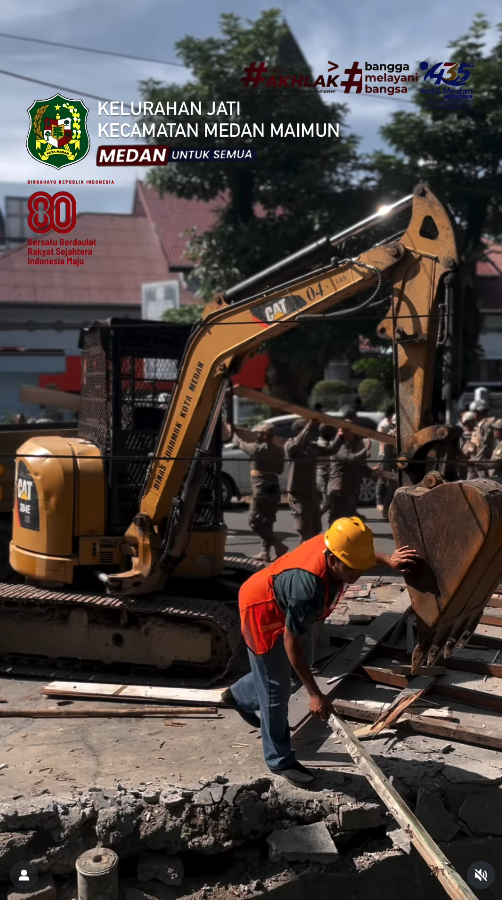 Kegiatan Pembongkaran Lahan PK5 Di Jl. H. MIsbah, Kelurahan Jati